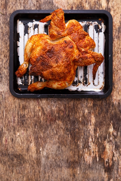 Gratis foto heerlijke kip op tafel