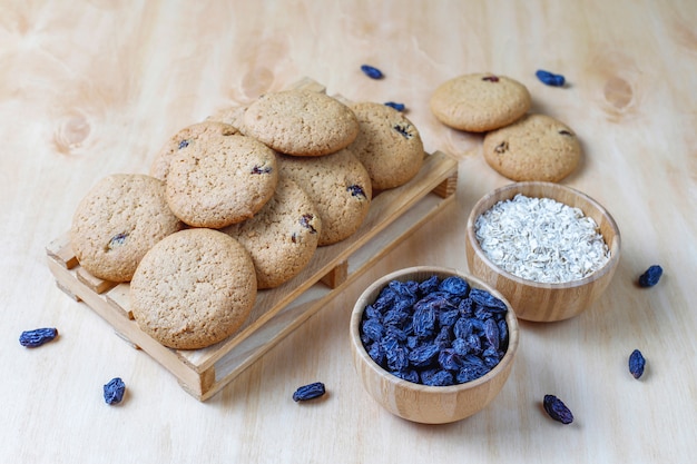 Heerlijke koekjes met rozijnen en havermout, bovenaanzicht