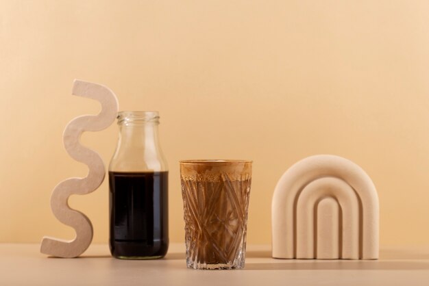 Heerlijke koffiekop en fles arrangement