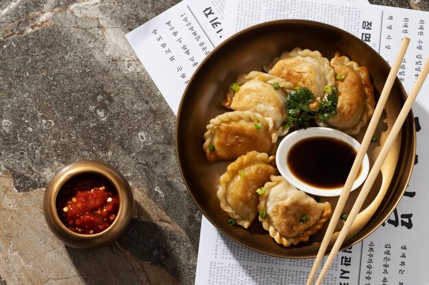 Heerlijke maaltijd met sambal arrangement