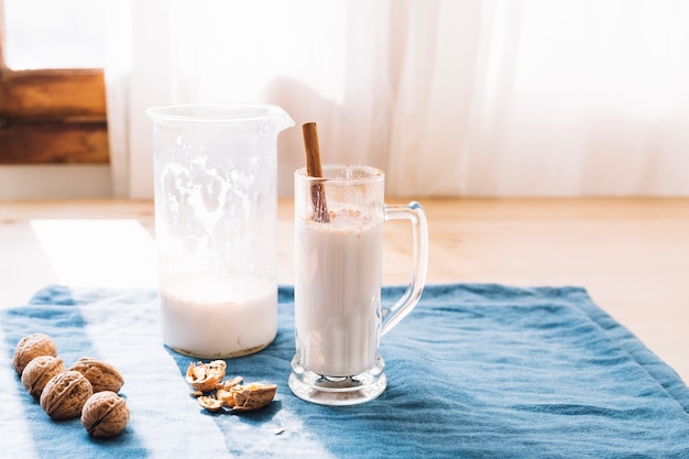 Heerlijke milkshake geserveerd in glas