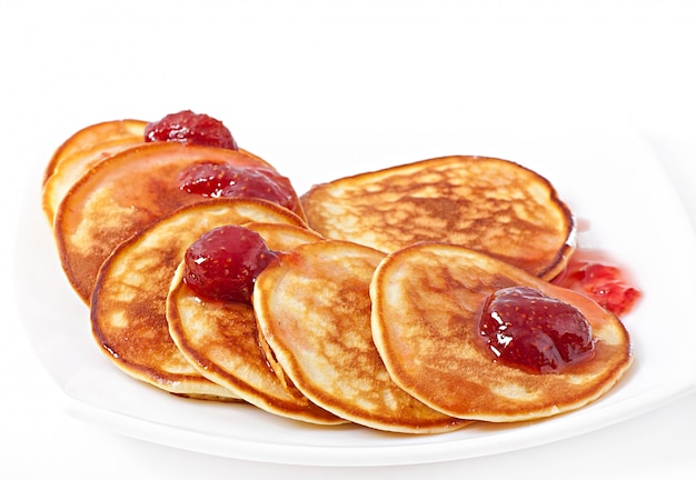 Heerlijke pannenkoeken met aardbeienjam