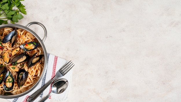 Heerlijke pasta en mosselen met kopie ruimte