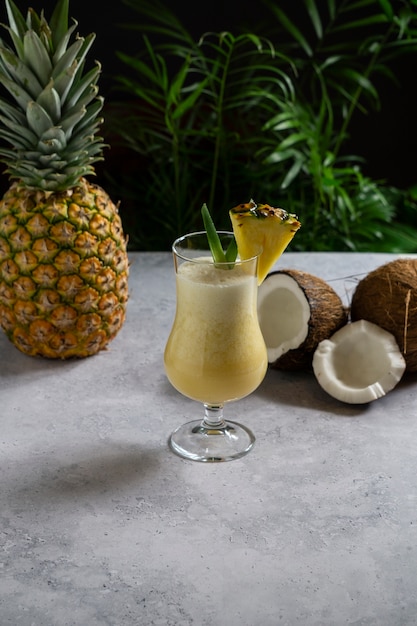 Gratis foto heerlijke pina colada-cocktail