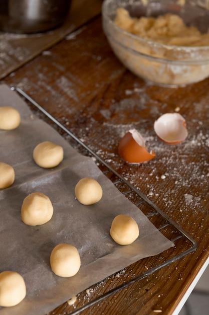 Gratis foto heerlijke samenstelling voor het maken van kaasbrood