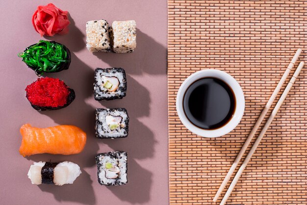 Heerlijke sushi rolt voor sushi dag