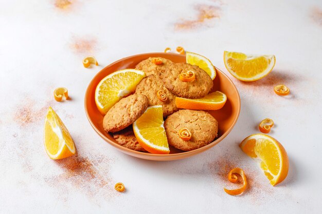 Heerlijke zelfgemaakte sinaasappelschilkoekjes.