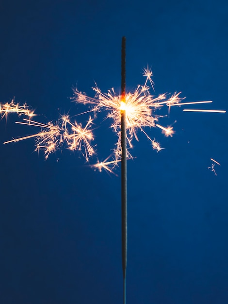 Helder Bengaals licht op blauwe achtergrond