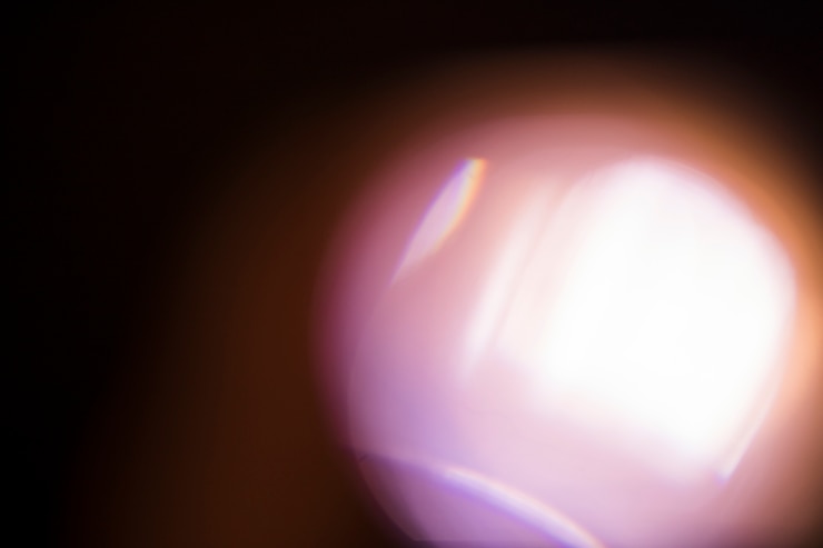 Gratis Foto helder licht op zwarte achtergrond