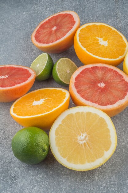 Helften van mooie citrusvruchten