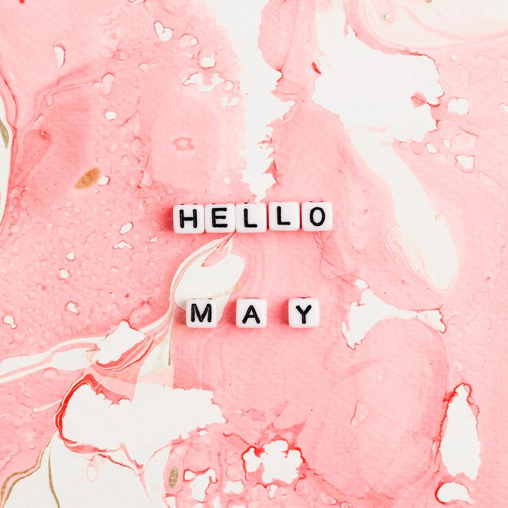 Gratis Foto hello mei kralen bericht typografie op roze