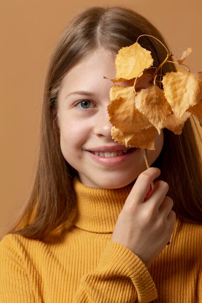 Herfstmens met knusse kleding