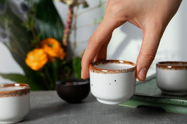 Gratis foto het bereiden van sake, een japanse drank