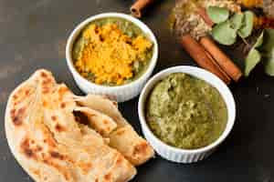 Gratis foto het chutney indische recepie van de close-up met pitabroodje