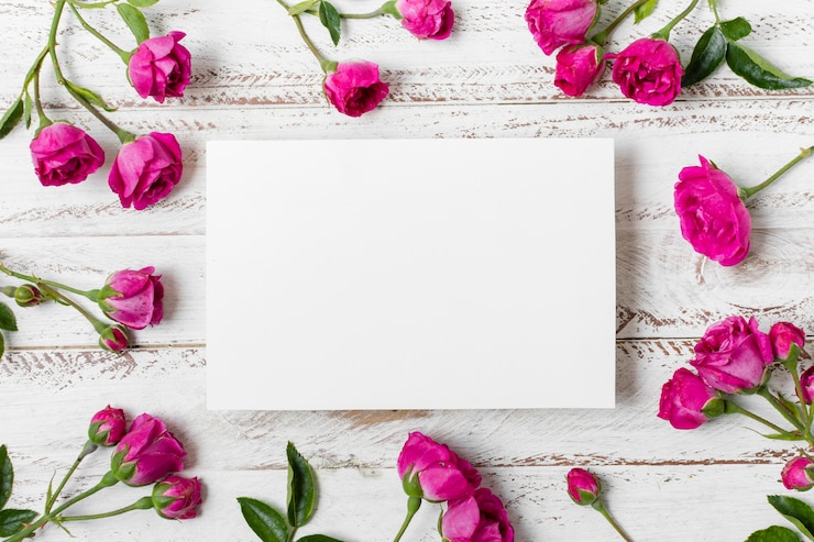 Gratis Foto het hoogste concept van menings roze rozen op de lijst
