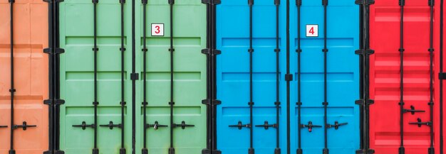 Het kleurrijke logistieke centrum van opslagcontainers