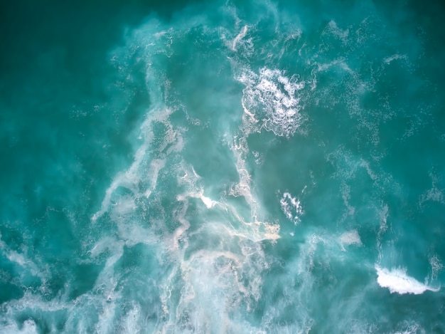 Het noordenstrand en oceaan in Nazare Portugal