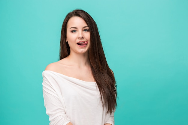 Het portret van de jonge vrouw met gelukkige emoties