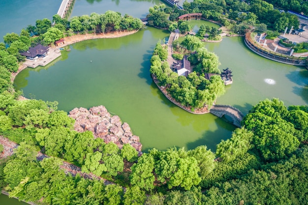 Het stadspark met meer