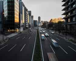 Gratis foto het stedelijk landschap van japan met verkeer