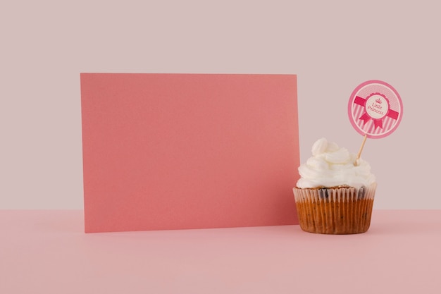 Gratis foto het stilleven van een heerlijke cupcake