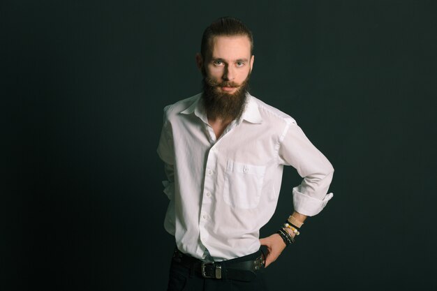 Hipster stijl baarde man