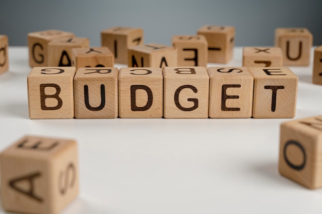 Hoge hoek budget op houten blokken