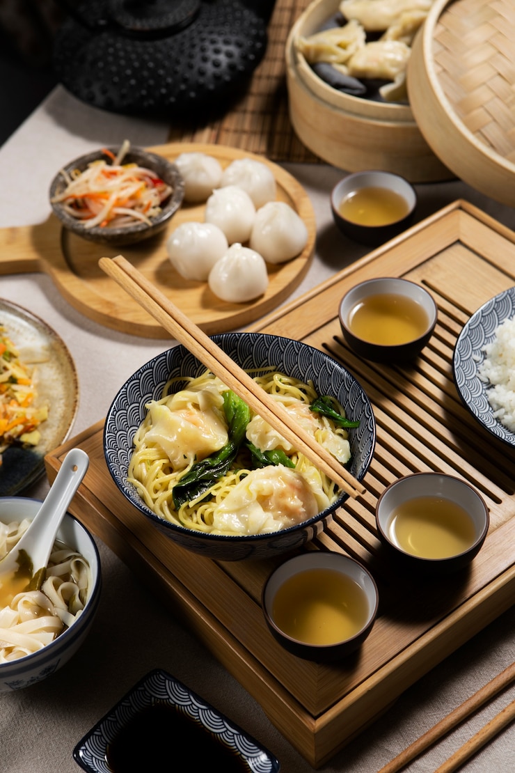Gratis Foto hoge hoek heerlijke eten arrangement stilleven
