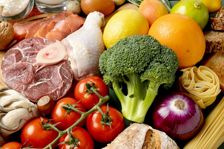 Gratis Foto hoge hoek heerlijke groenten, fruit en vlees