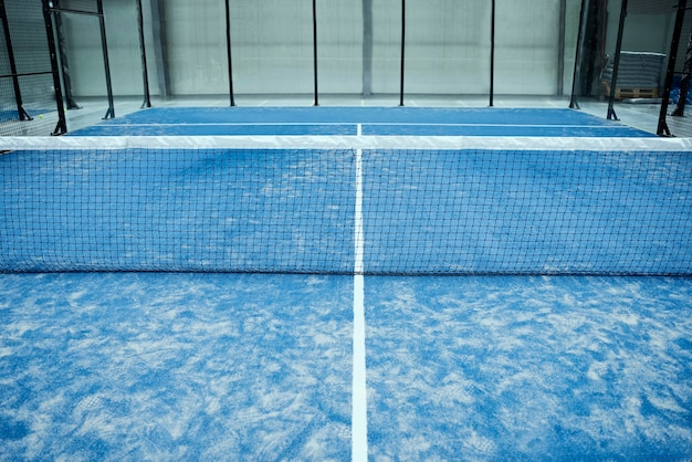 Hoge hoek leeg paddle tennisveld