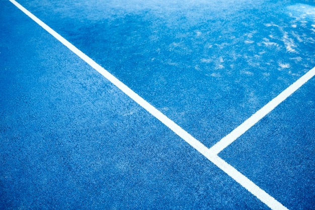 Hoge hoek paddle tennisveld