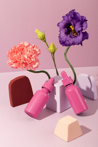 Hoge hoek roze cosmetische containers