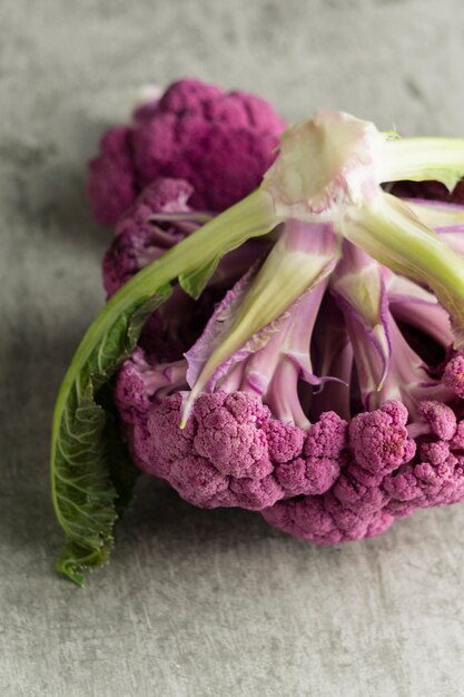 Hoge hoek smakelijke roze bloemkool