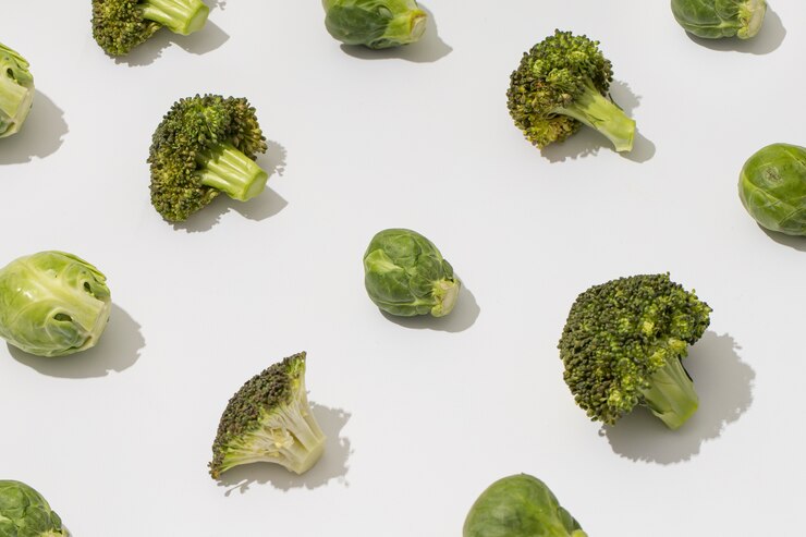 Gratis Foto hoge hoek van spruitjes en broccoli