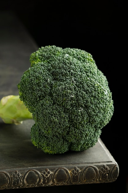 Hoge hoekbroccoli op tafel