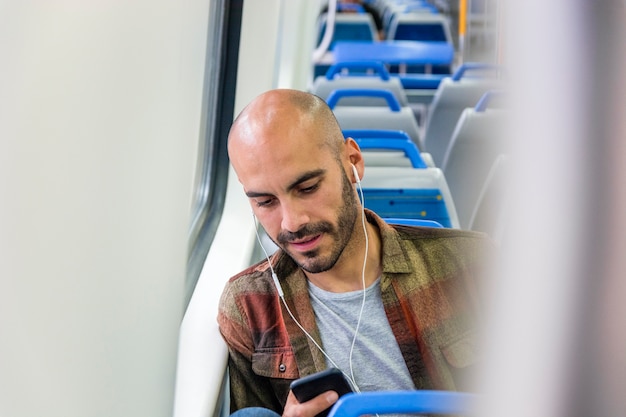 Hoge hoekreiziger in metro