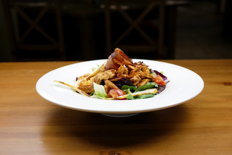 Gratis Foto hoofdgerecht in een restaurant