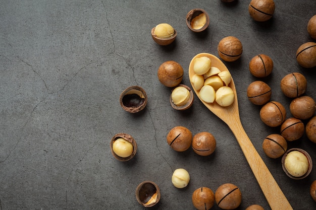 Hoop van rauw zaad van macadamia