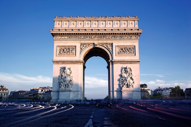 Horizontale weergave van de beroemde Arc de Triomphe, Parijs, Frankrijk