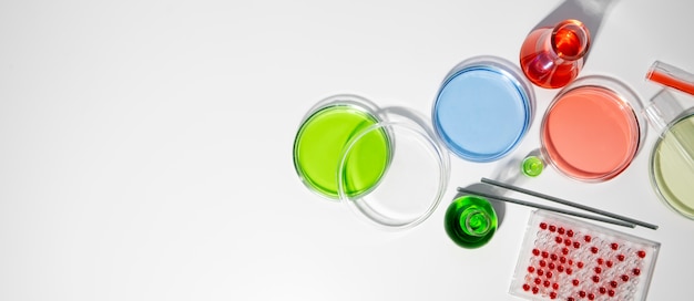 Gratis foto horizontale wetenschapsbanner met glazen containers