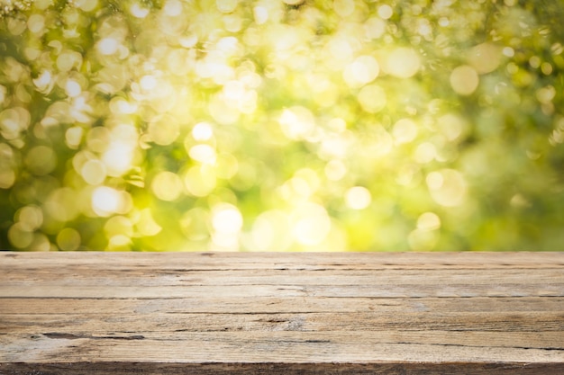 Gratis foto houten bureau op het strand