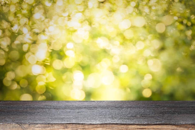 Gratis foto houten bureau op het strand