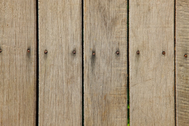 Gratis foto houten hek met spijkers