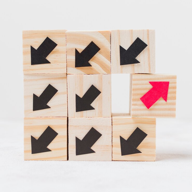 Gratis Foto houten kubussen met pijlen originaliteit concept