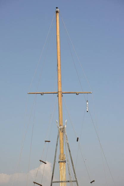 Houten mast van een boot