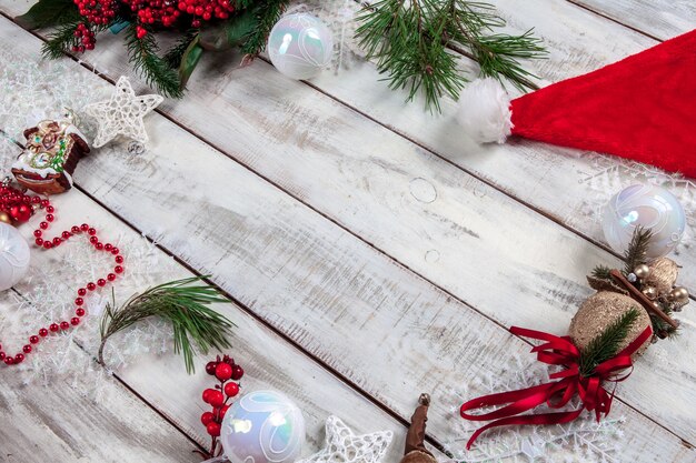 houten tafel met kerstversiering met kopie ruimte voor tekst.