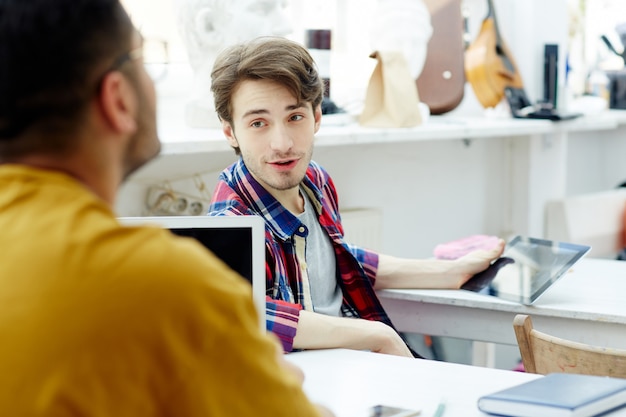 Gratis foto huiswerk voorbereiden