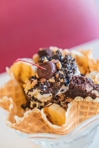 Ice Cream Sundae in een eetbare wafelkom