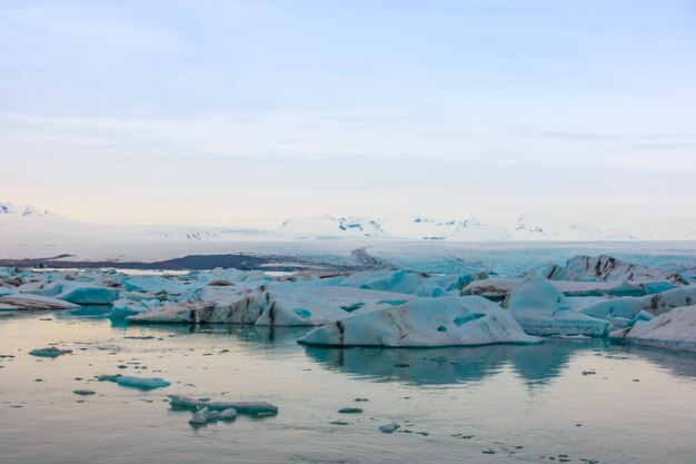 Ijsbergen in de Gletsjer Lagune, IJsland.