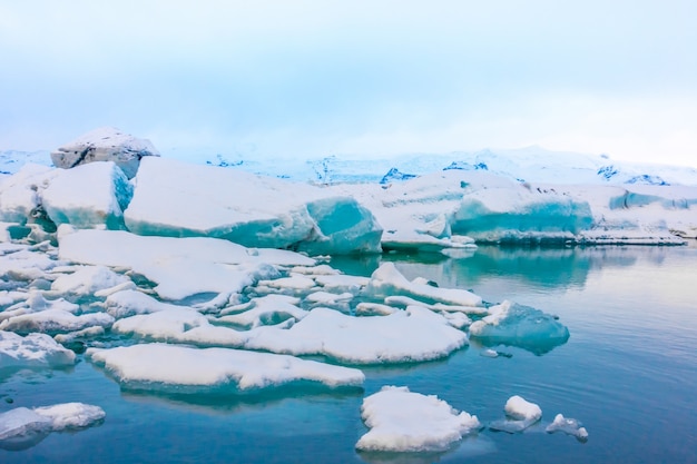 Ijsbergen in de gletsjer lagune, ijsland.